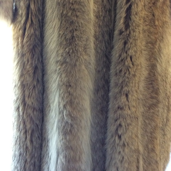 Coyote Fur - Full Length Coat - Picture 9 of 16